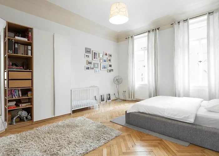The Place In - Old Town Apartment *