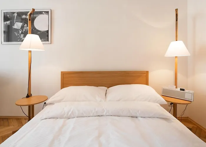 The Place In - Old Town Apartment *