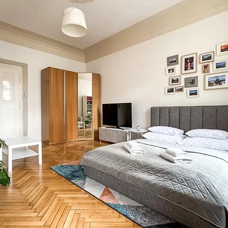 The Place In - Old Town Apartamento