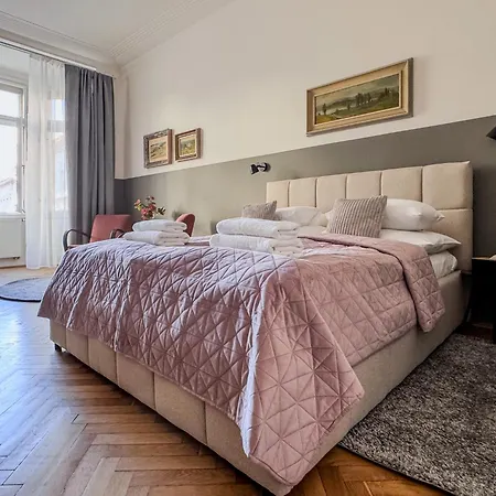 The Place In - Old Town Praga