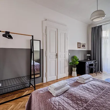 The Place In - Old Town Apartamento